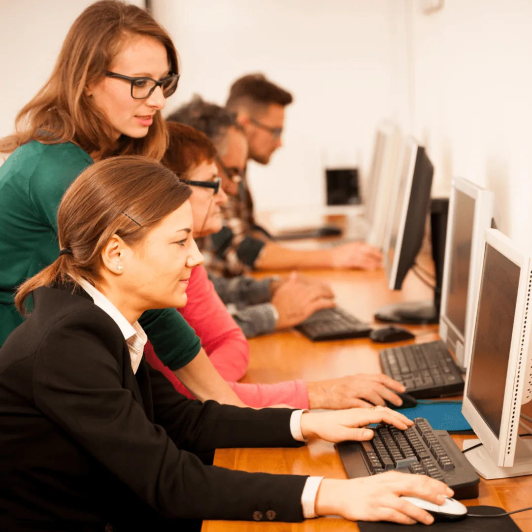 Bilingual One-on-One Computer Session for Adults at South Valley
