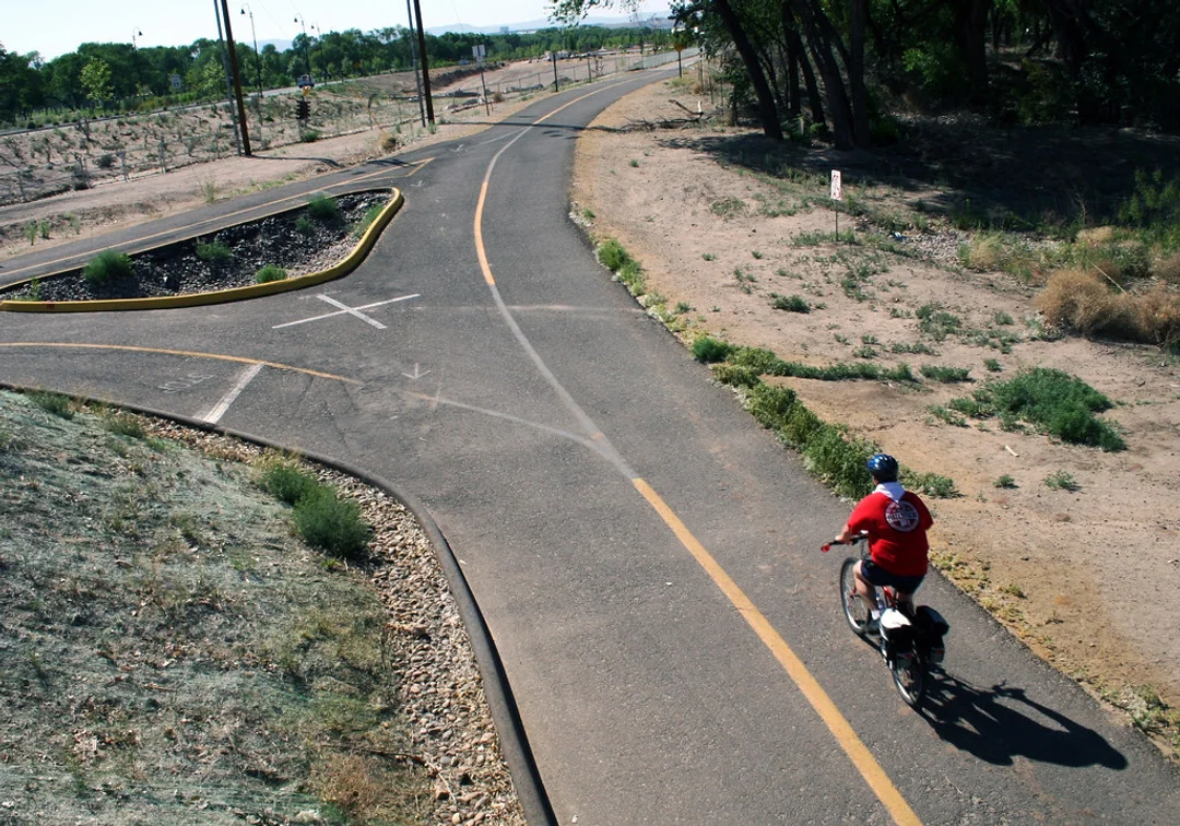 Paseo del Bosque Trail